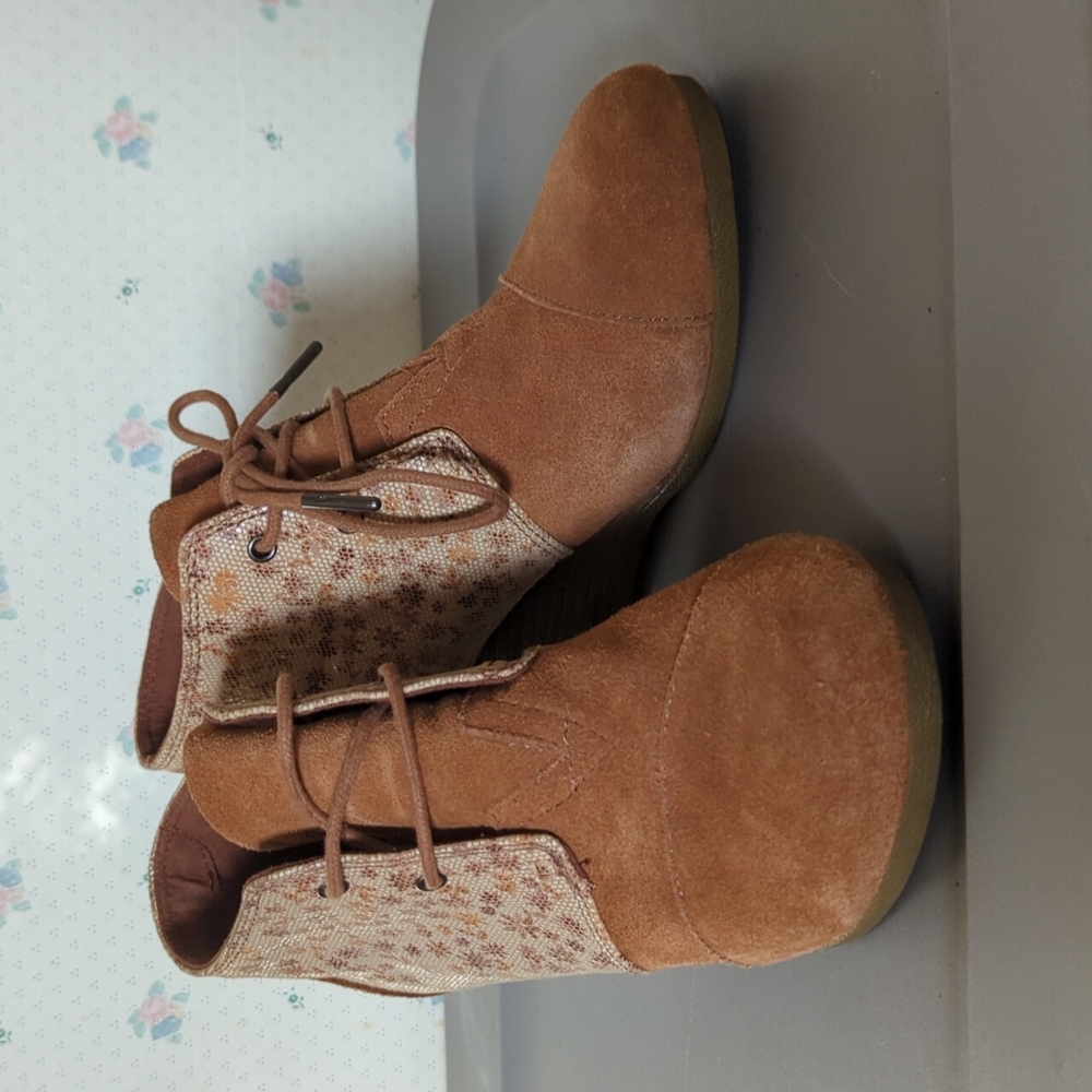 TOMS 🐦 Desert Wedge Bootie 🏜️ Suede and Printed Floral Leather - Picture 7 of 7